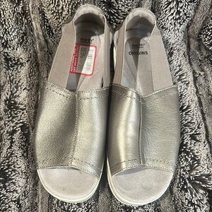 Earth Origins Silver Sandals Slip-On Comfort